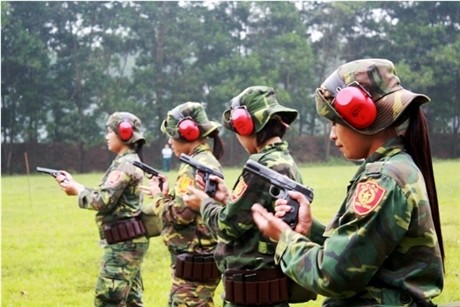 Các tay súng nữ quân đội Việt Nam trổ tài thiện xạ - ảnh 4
