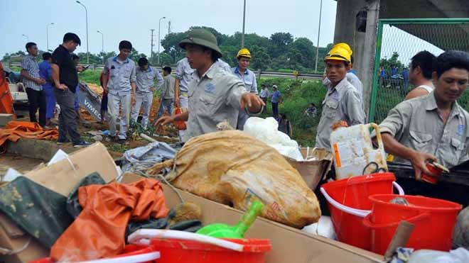 Hơn 100 công nhân vá xong ống dẫn nước sông Đà - ảnh 4