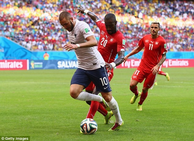 Benzema tỏa sáng trong cơn mưa bàn thắng - ảnh 10