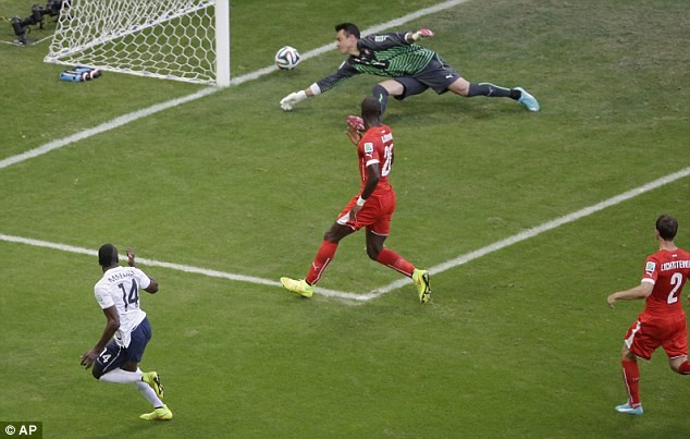 Benzema tỏa sáng trong cơn mưa bàn thắng - ảnh 8