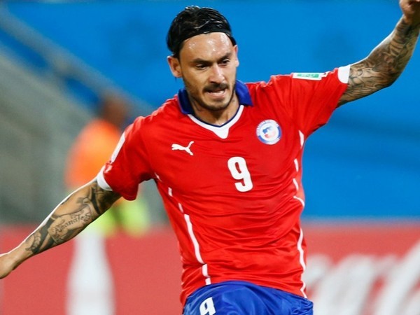 Quan chức Brazil bị tố... đấm tiền đạo Chile - ảnh 1