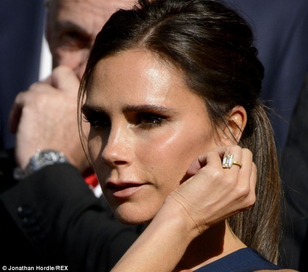 Victoria Beckham sở hữu bộ nhẫn trị giá 3,8 triệu bảng Anh - ảnh 1