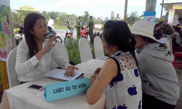 Tư vấn pháp luật cho 10.000 công nhân - ảnh 2
