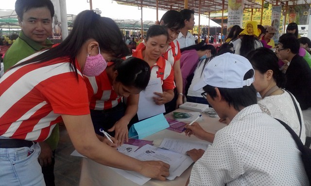 Tư vấn pháp luật cho 10.000 công nhân - ảnh 4