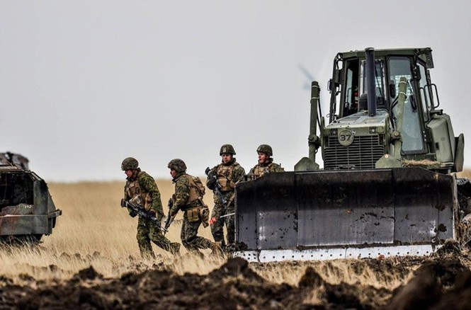 Lóa mắt với kho vũ khí “khủng” Mỹ, NATO tập trận gần Nga - ảnh 6
