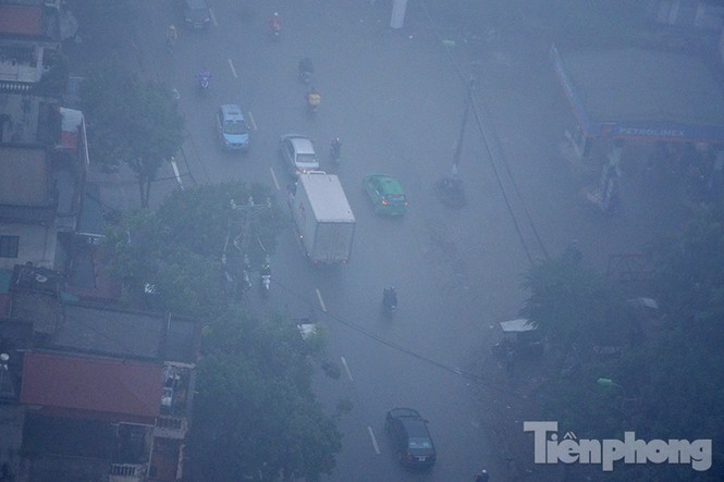 Hà Nội mờ ảo trong màn sương mù - ảnh 8
