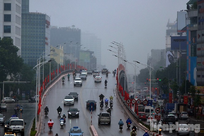 Hà Nội mờ ảo trong màn sương mù - ảnh 11