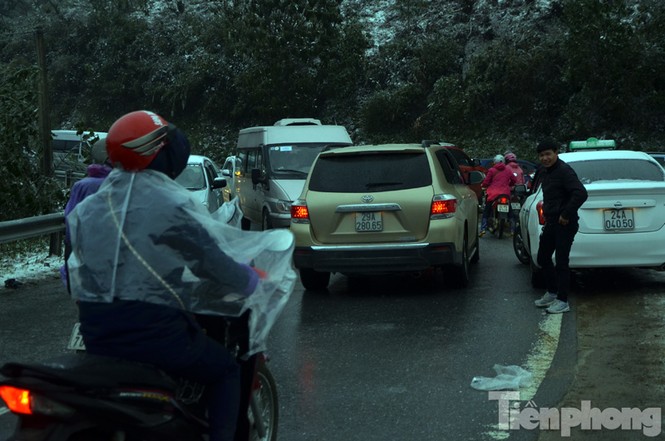Sapa: Đường đóng băng, giao thông tê liệt - ảnh 9
