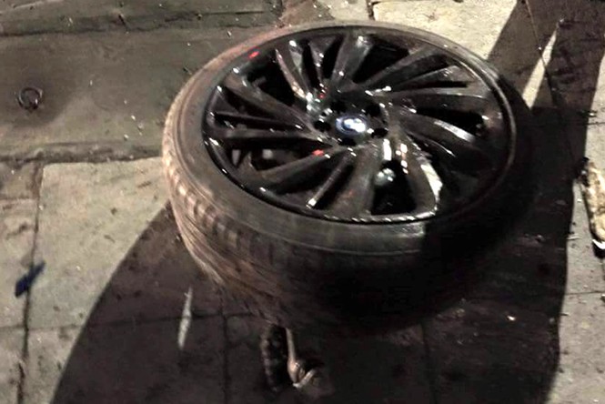 Siêu xe BMW i8 ‘độc nhất’ Việt Nam nát bét sau tai nạn - ảnh 1