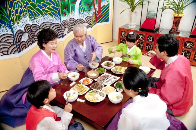 Phong tục đón Tết Âm lịch khắp nơi - ảnh 2