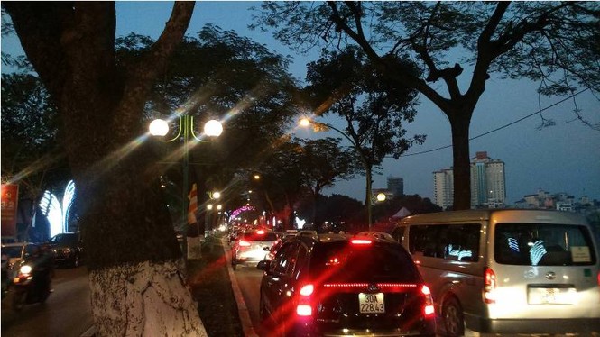 Đường Thanh Niên tắc nghẽn chiều mồng một Tết - ảnh 3