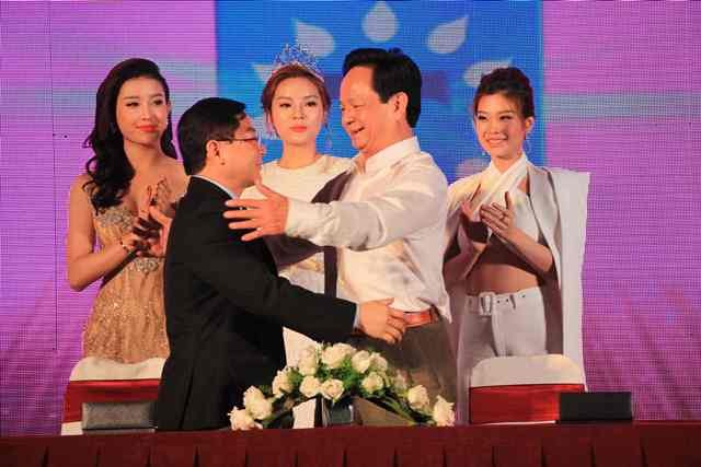 Công bố và ký kết với các nhà tài trợ Hoa hậu Việt Nam 2016 - ảnh 1