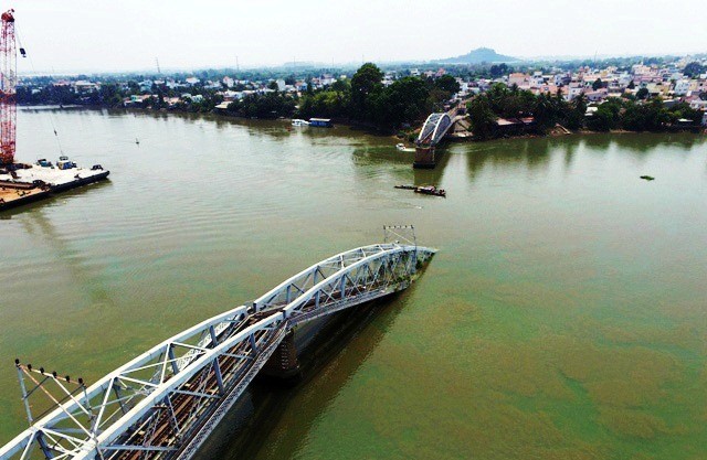 Phó Thủ tướng thị sát, yêu cầu xử nghiêm vụ sập cầu Ghềnh - ảnh 2