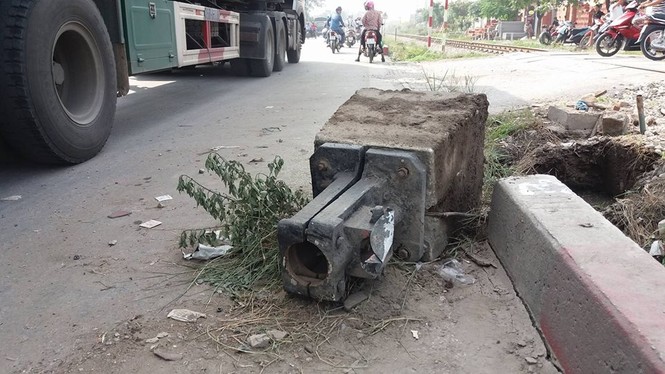 Sốc với hiện trường vụ tàu hỏa tông ô tô ở Thường Tín - ảnh 10