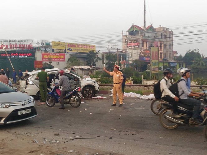 Sốc với hiện trường vụ tàu hỏa tông ô tô ở Thường Tín - ảnh 6