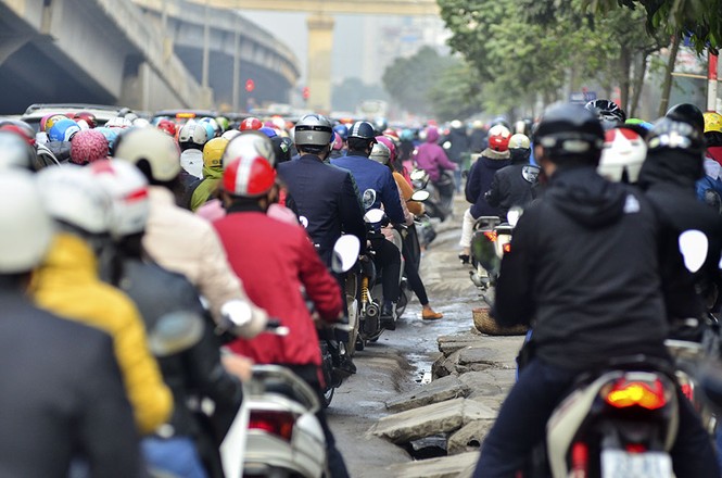 Ngày đầu đi làm sau Tết: Nơi ùn tắc, nơi thông thoáng - ảnh 3