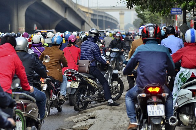 Ngày đầu đi làm sau Tết: Nơi ùn tắc, nơi thông thoáng - ảnh 2