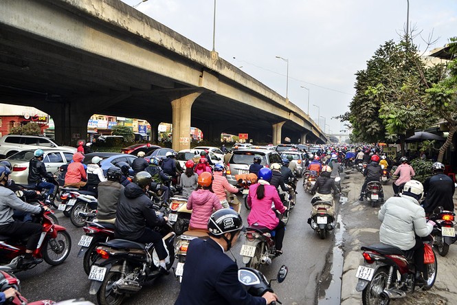 Ngày đầu đi làm sau Tết: Nơi ùn tắc, nơi thông thoáng - ảnh 5
