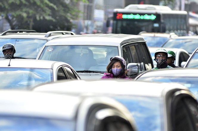Ngày đầu đi làm sau Tết: Nơi ùn tắc, nơi thông thoáng - ảnh 8