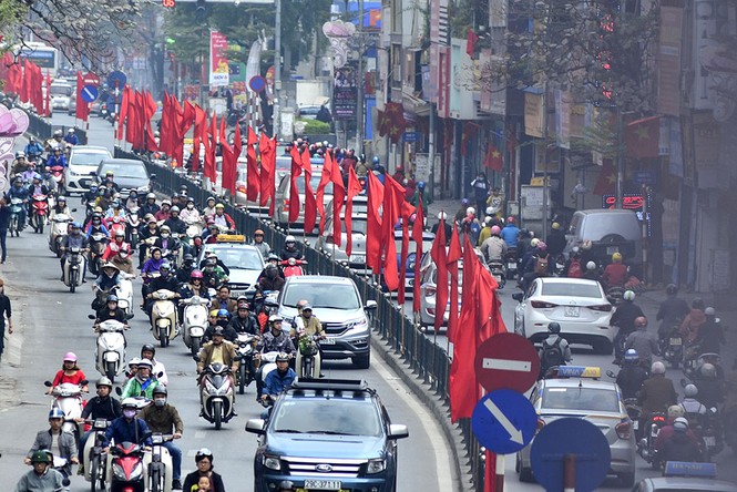 Ngày đầu đi làm sau Tết: Nơi ùn tắc, nơi thông thoáng - ảnh 10