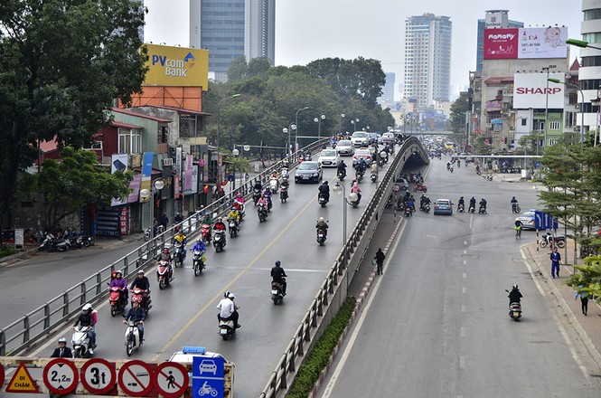Ngày đầu đi làm sau Tết: Nơi ùn tắc, nơi thông thoáng - ảnh 12