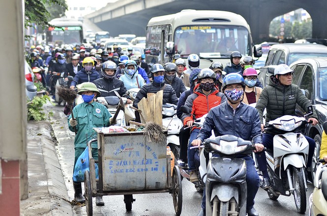 Ngày đầu đi làm sau Tết: Nơi ùn tắc, nơi thông thoáng - ảnh 1