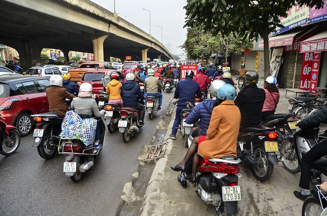 Ngày đầu đi làm sau Tết: Nơi ùn tắc, nơi thông thoáng - ảnh 6
