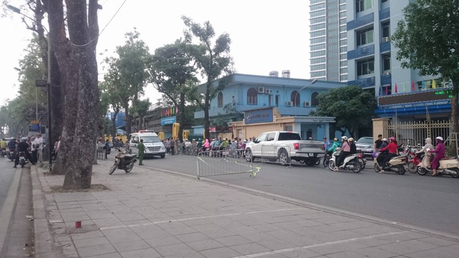 Đang đi trên đường, nam thanh niên bất ngờ ngã xuống tử vong - ảnh 1