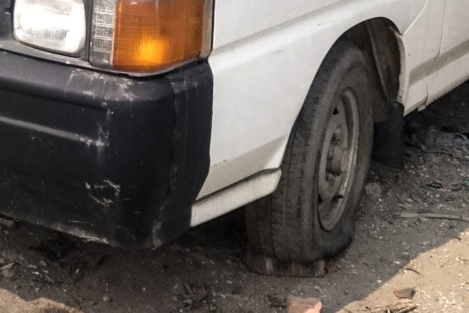 Xe biển xanh bị “bỏ rơi” hoen gỉ ven đường? - ảnh 8
