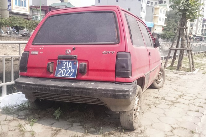 Xe biển xanh bị “bỏ rơi” hoen gỉ ven đường? - ảnh 4