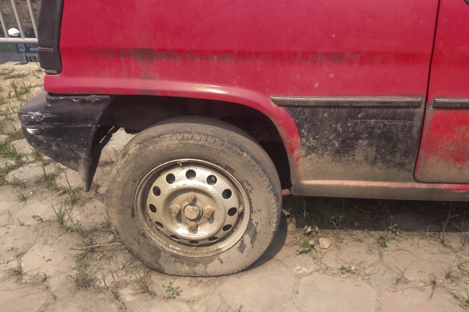 Xe biển xanh bị “bỏ rơi” hoen gỉ ven đường? - ảnh 5