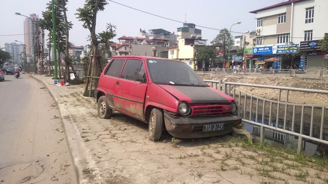 Xe biển xanh bị “bỏ rơi” hoen gỉ ven đường? - ảnh 2
