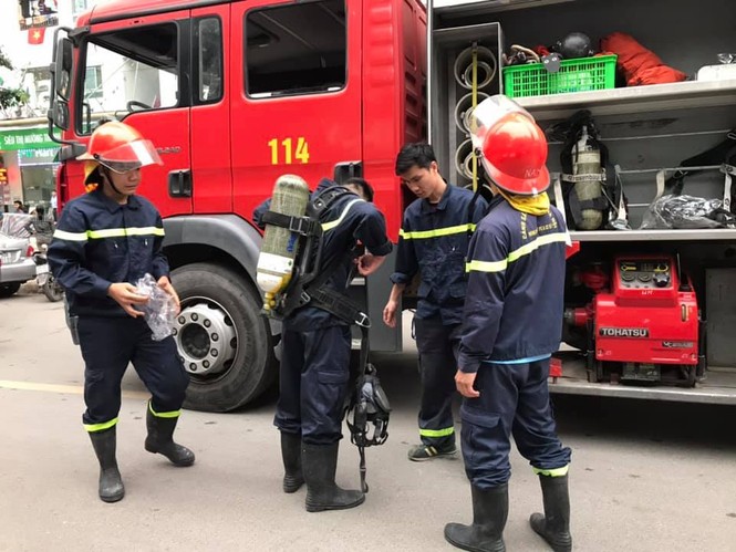 Cư dân Linh Đàm nháo nhác vì cháy căn hộ chung cư HH - ảnh 2