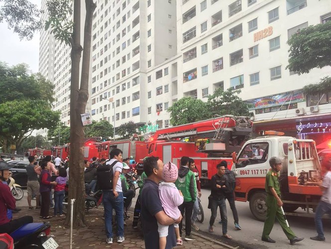 Cư dân Linh Đàm nháo nhác vì cháy căn hộ chung cư HH - ảnh 4