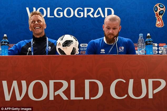 Iceland không cấm cầu thủ làm 'chuyện ấy' ở World Cup. - ảnh 1