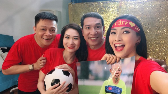 Vân Hugo làm thơ, MC - BTV của VTV sang Trung Quốc cổ vũ U23 Việt Nam - ảnh 4
