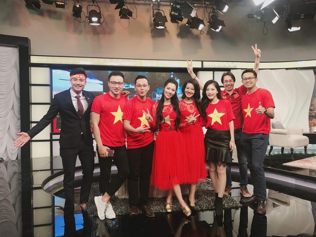 Vân Hugo làm thơ, MC - BTV của VTV sang Trung Quốc cổ vũ U23 Việt Nam - ảnh 6