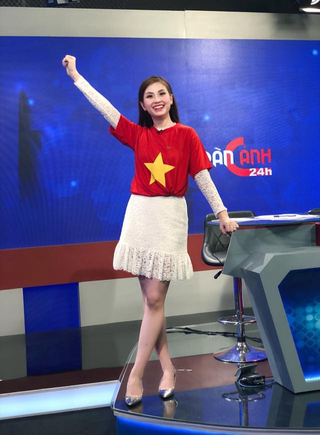 Vân Hugo làm thơ, MC - BTV của VTV sang Trung Quốc cổ vũ U23 Việt Nam - ảnh 9