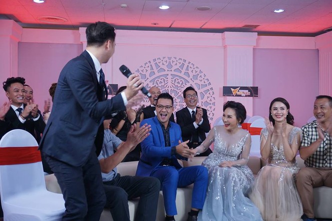 Ê kíp Người phán xử mừng rỡ ôm chầm ông trùm Hoàng Dũng - ảnh 1