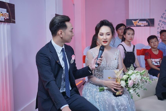Ê kíp Người phán xử mừng rỡ ôm chầm ông trùm Hoàng Dũng - ảnh 5