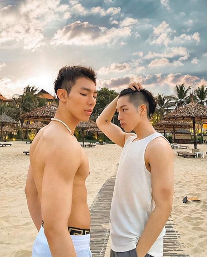 Showbiz 4/5/2020: Đức Phúc, Erik khoe body bên biển, Xuân Nghị - Trần Vân hẹn hò? - ảnh 8