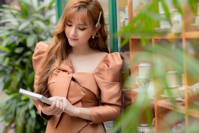 Showbiz 21/5: Quốc Trường-Bảo Anh tình tứ tại sự kiện, Phượng Chanel khoe nội y trên phố - ảnh 14
