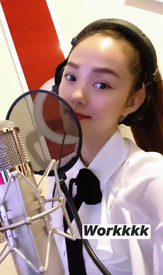Showbiz 26/5: Diễm Mỹ 9x thả ngực, Trang Trần gây bức xúc khi
