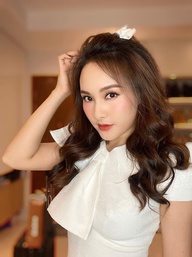 Showbiz 30/6: Hậu ly hôn, Bảo Ngọc vui vẻ bên gia đình, Hoài Lâm xuề xòa - ảnh 24
