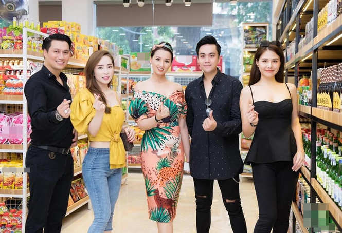 Showbiz 30/6: Hậu ly hôn, Bảo Ngọc vui vẻ bên gia đình, Hoài Lâm xuề xòa - ảnh 25