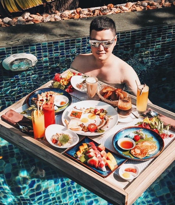 Showbiz 7/7: Cường Đô La rời hội chơi siêu xe vì có