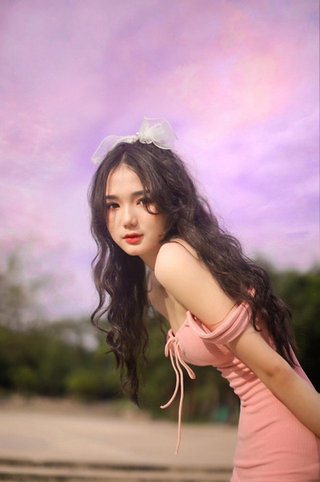 Sắc màu SV 1/8: Nữ sinh sở hữu nhan sắc như