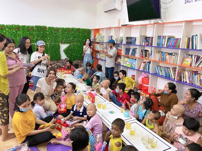 Vũ Khắc Tiệp rao bán ổi trên xe khách; Ngọc trinh tung bộ ảnh kẹo ngọt đánh dấu tuổi 31 - ảnh 10