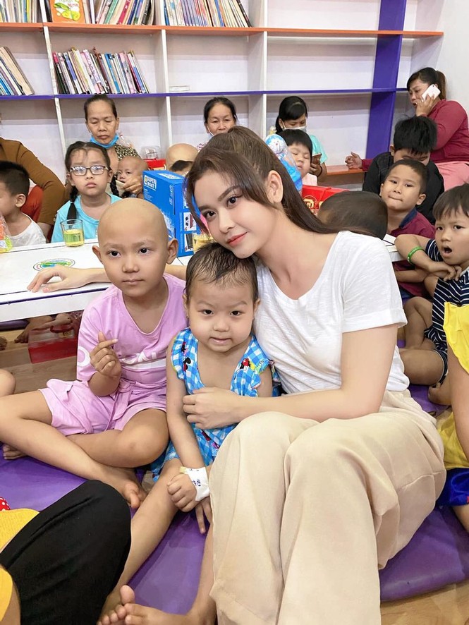 Vũ Khắc Tiệp rao bán ổi trên xe khách; Ngọc trinh tung bộ ảnh kẹo ngọt đánh dấu tuổi 31 - ảnh 11