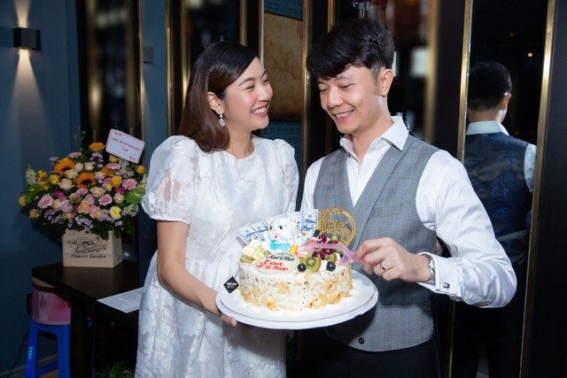 Vũ Khắc Tiệp rao bán ổi trên xe khách; Ngọc trinh tung bộ ảnh kẹo ngọt đánh dấu tuổi 31 - ảnh 2